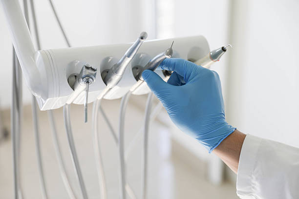 Professional Wisdom Tooth Removal technician working in Richmond, IL